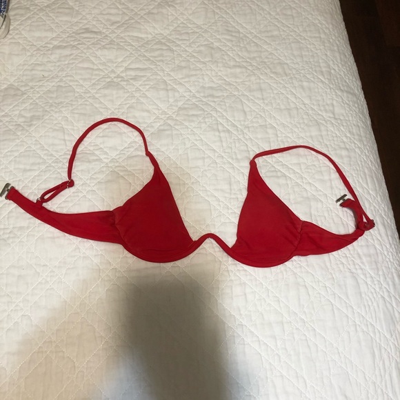 Red bikini - Picture 3 of 5